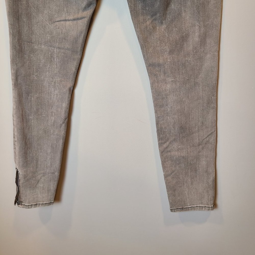 Blank NYC Light Gray Skinny Ankle Jeans with Zipper - Picture 7 of 10